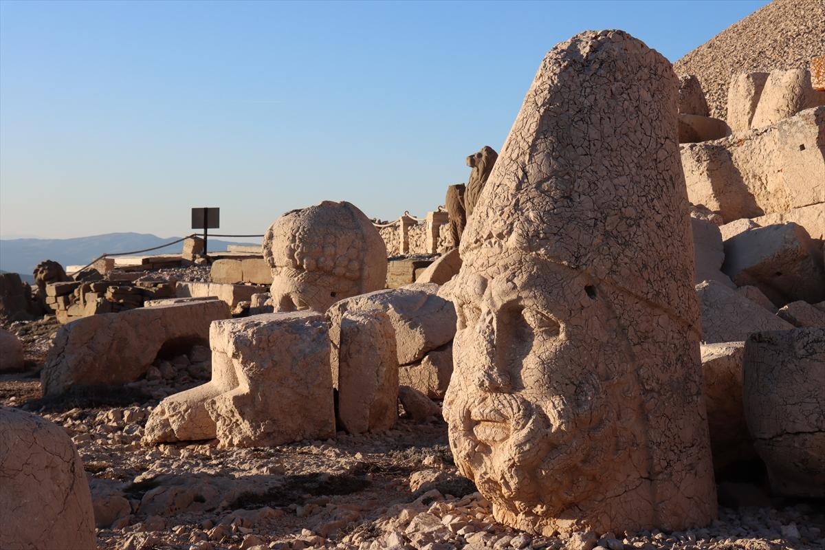 Adıyaman'da turizm sezonu açıldı: Nemrut Dağı ziyaretçilerini ağırladı