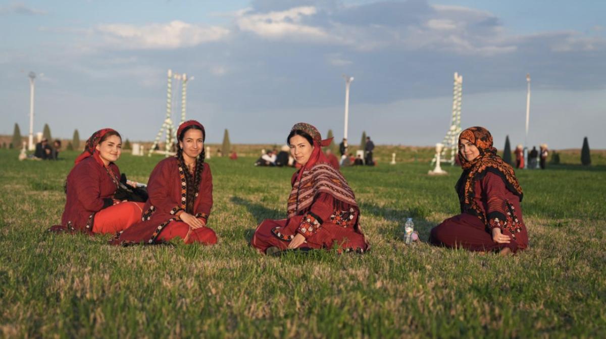 Türkmenistan'da kültür başkenti kutlamasından renkli görüntüler