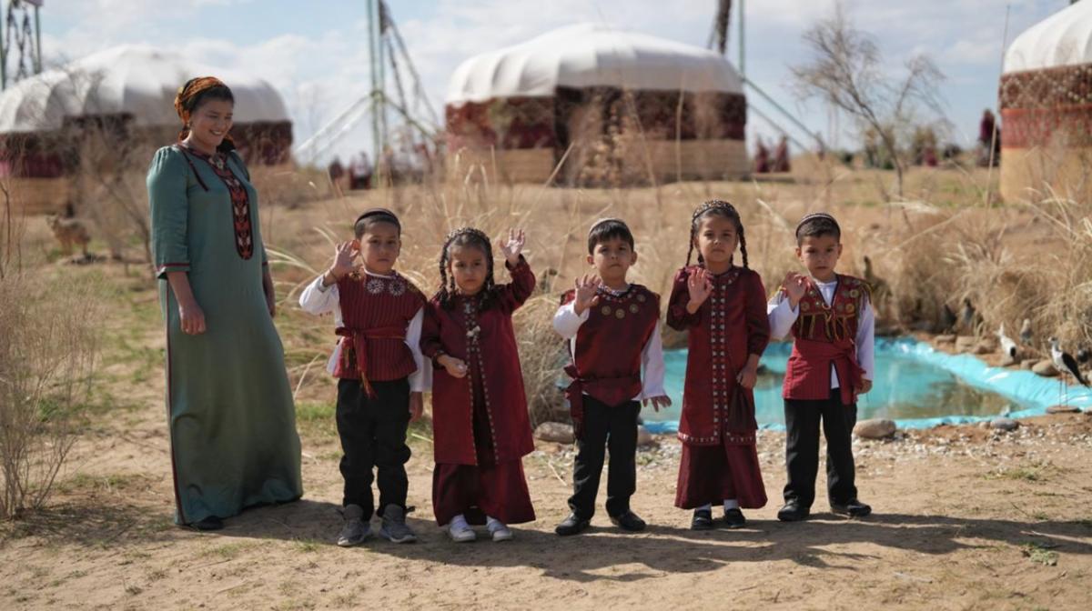 Türkmenistan'da kültür başkenti kutlamasından renkli görüntüler