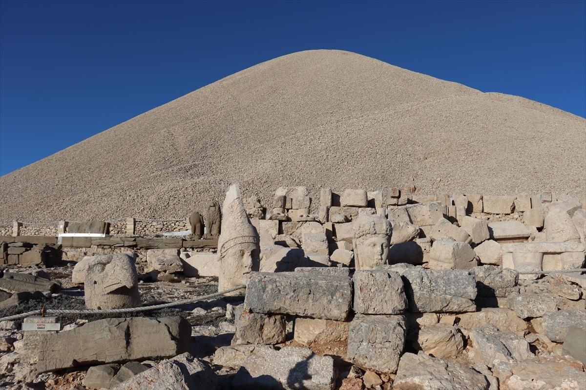 Adıyaman'da turizm sezonu açıldı: Nemrut Dağı ziyaretçilerini ağırladı