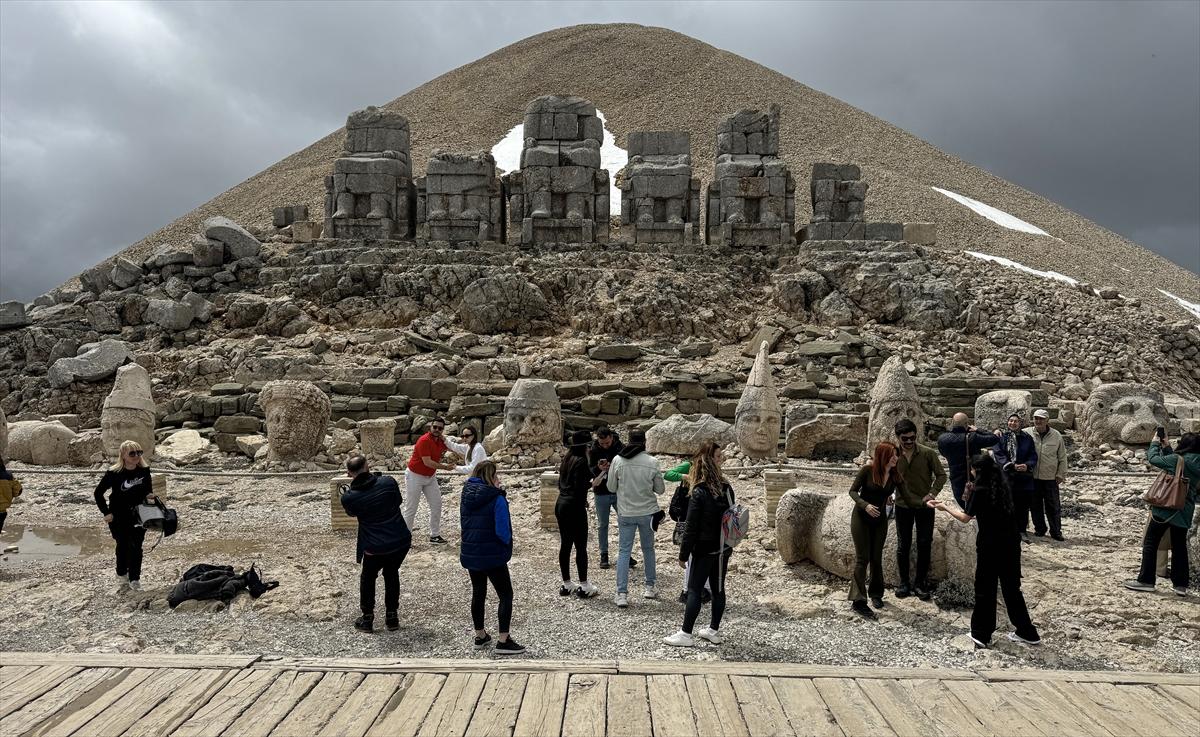 Adıyaman'da turizm sezonu açıldı: Nemrut Dağı ziyaretçilerini ağırladı