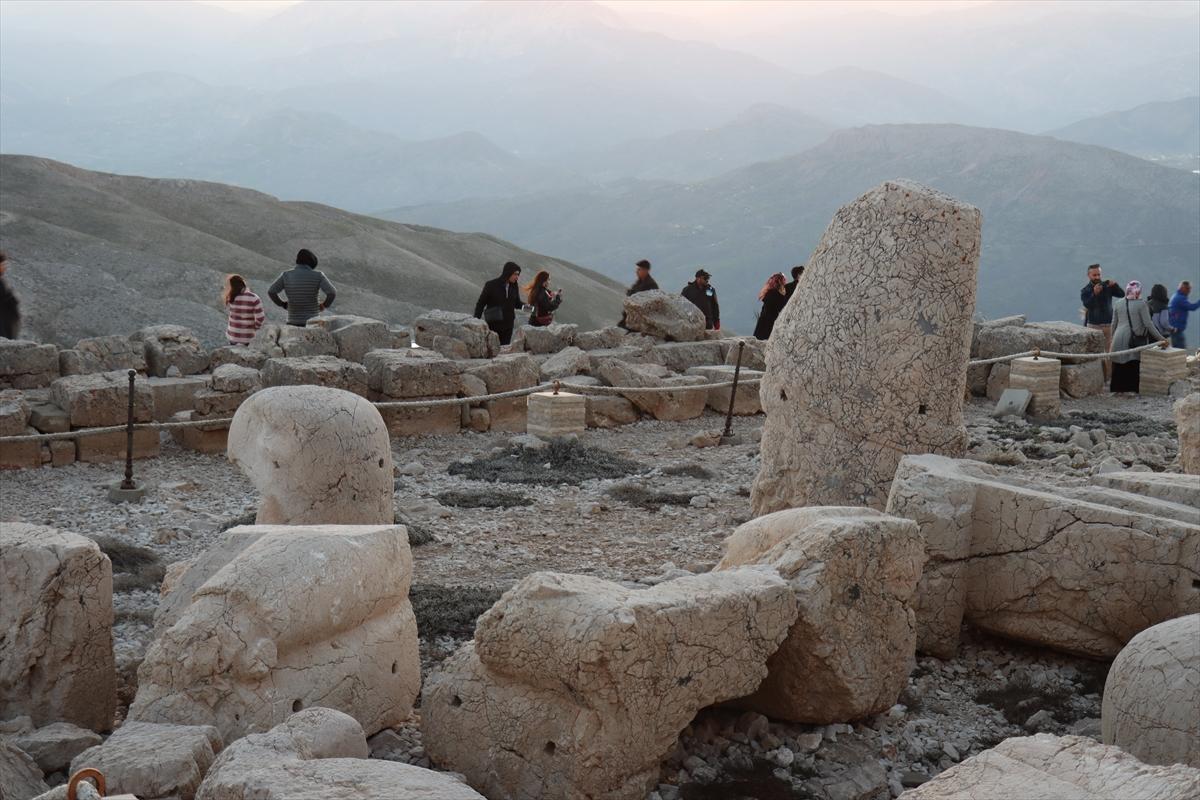 Adıyaman'da turizm sezonu açıldı: Nemrut Dağı ziyaretçilerini ağırladı