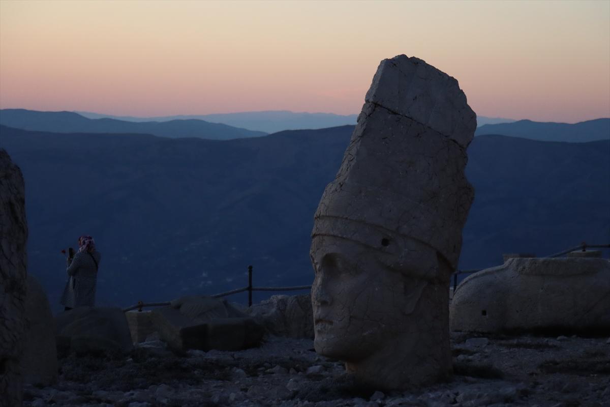Adıyaman'da turizm sezonu açıldı: Nemrut Dağı ziyaretçilerini ağırladı