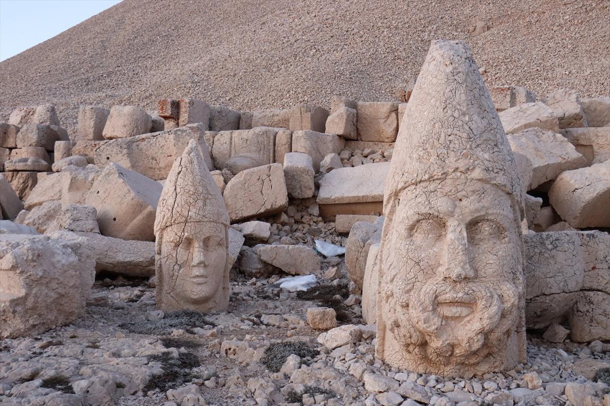 Adıyaman'da turizm sezonu açıldı: Nemrut Dağı ziyaretçilerini ağırladı