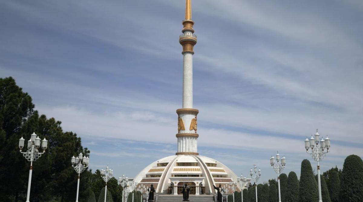 Türkmenistan'da kültür başkenti kutlamasından renkli görüntüler