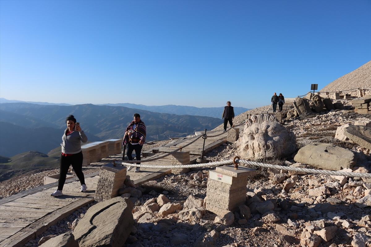 Adıyaman'da turizm sezonu açıldı: Nemrut Dağı ziyaretçilerini ağırladı