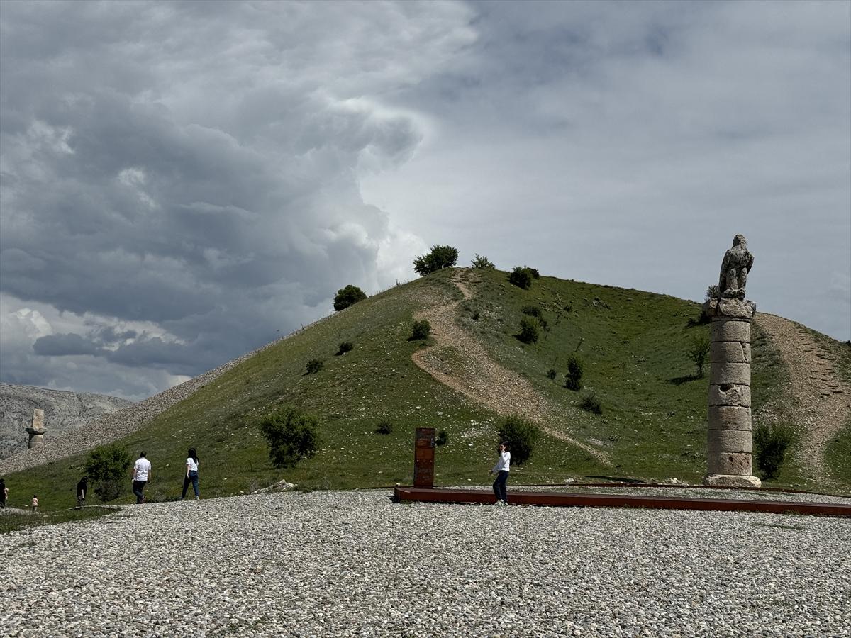 Adıyaman'da turizm sezonu açıldı: Nemrut Dağı ziyaretçilerini ağırladı