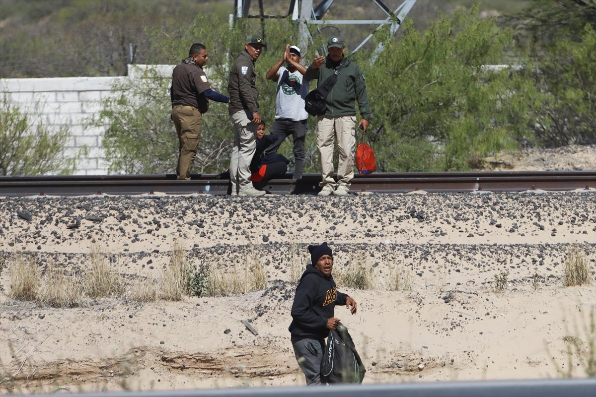 ABD-Meksika sınırlarındaki göçmen krizi sürüyor