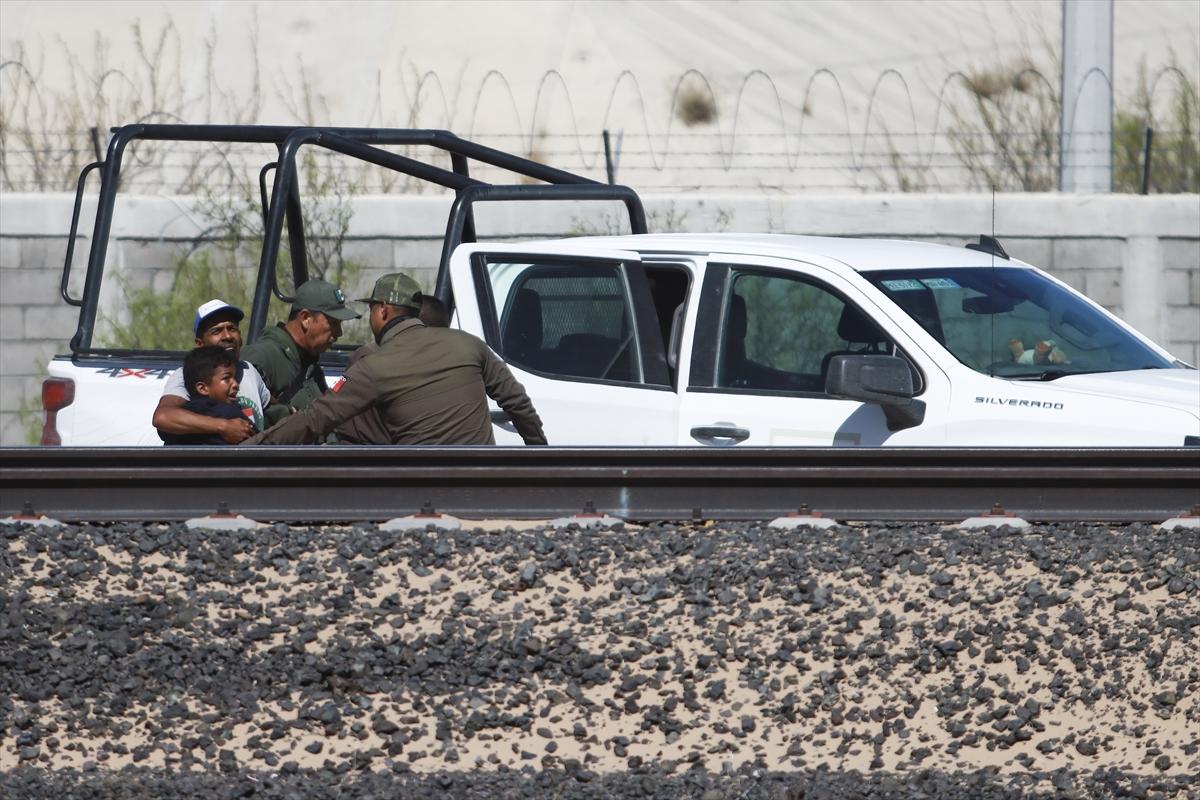ABD-Meksika sınırlarındaki göçmen krizi sürüyor