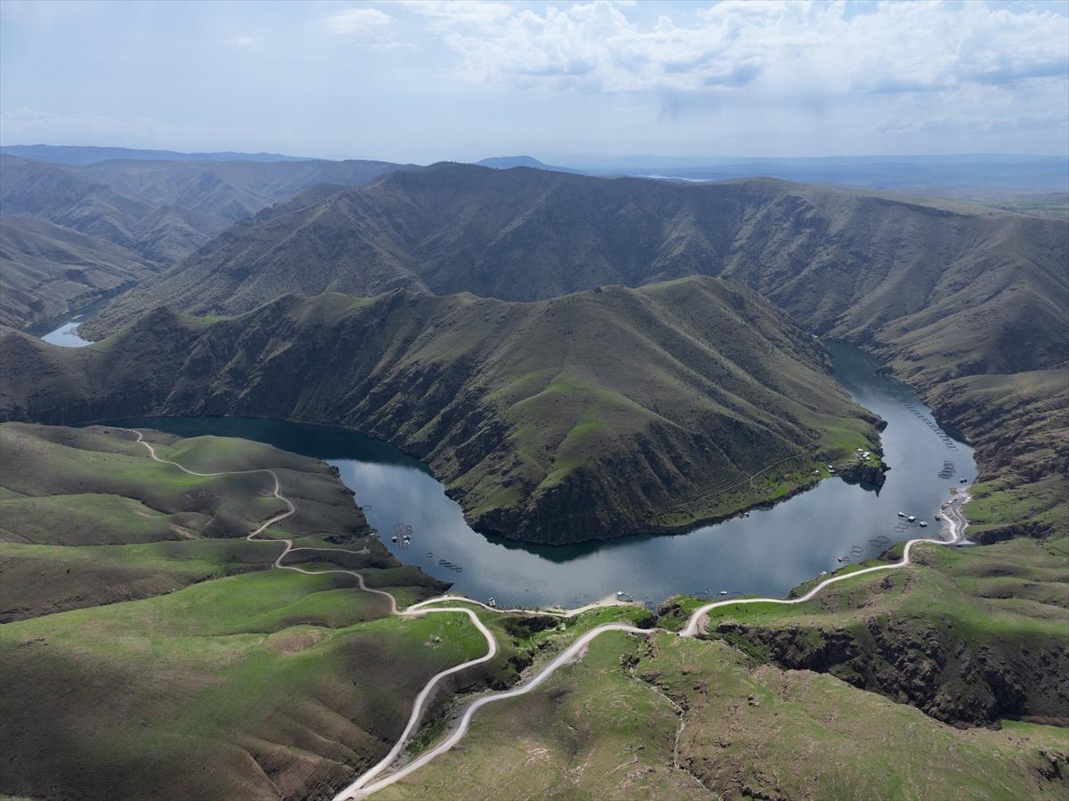 Elazığ'da Karaleylek Kanyonu kartpostalları aratmıyor