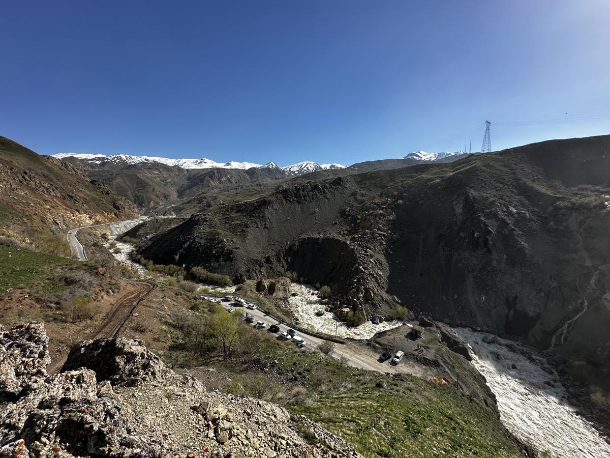 Yüksekova'da heyelanlara karşı dağcılar görevde
