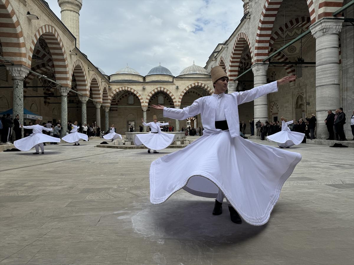 Edirne'de cuma namazı sonrası sema gösterisi