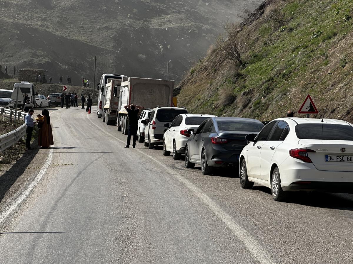 Yüksekova'da heyelanlara karşı dağcılar görevde