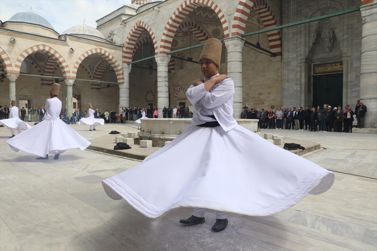Edirne'de cuma namazı sonrası sema gösterisi