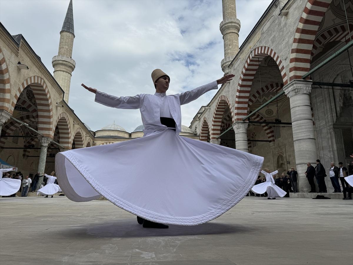 Edirne'de cuma namazı sonrası sema gösterisi