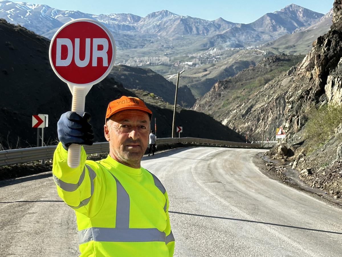 Yüksekova'da heyelanlara karşı dağcılar görevde