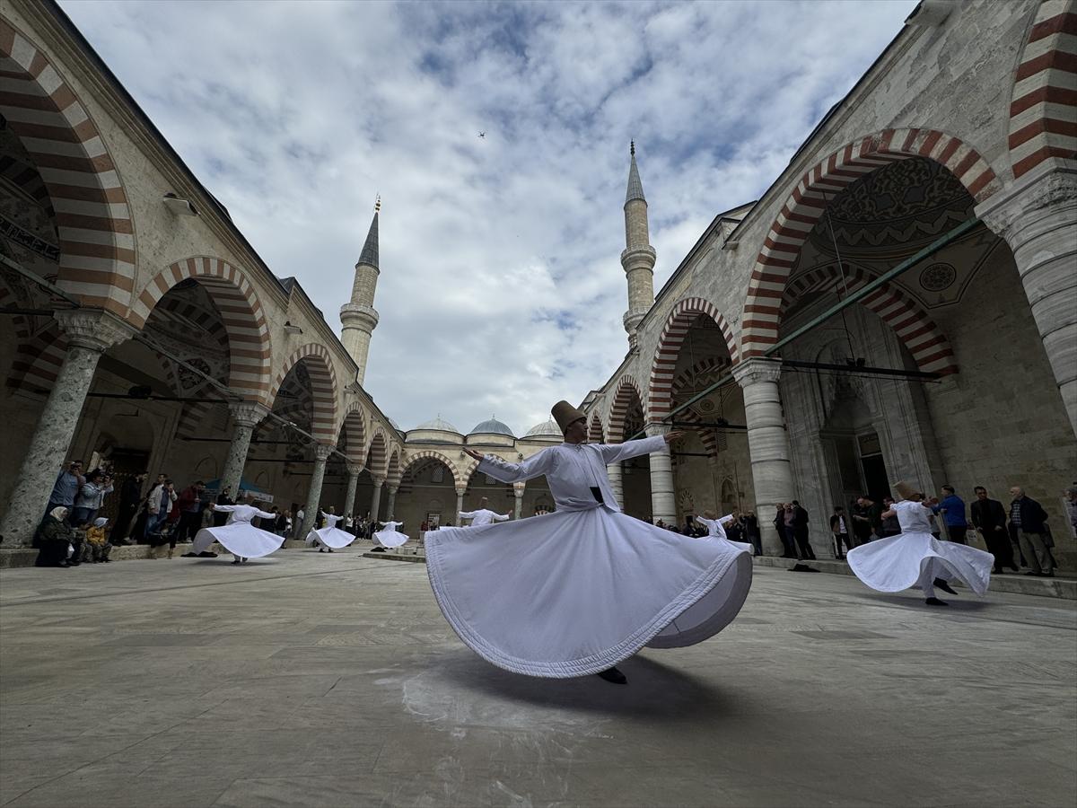 Edirne'de cuma namazı sonrası sema gösterisi