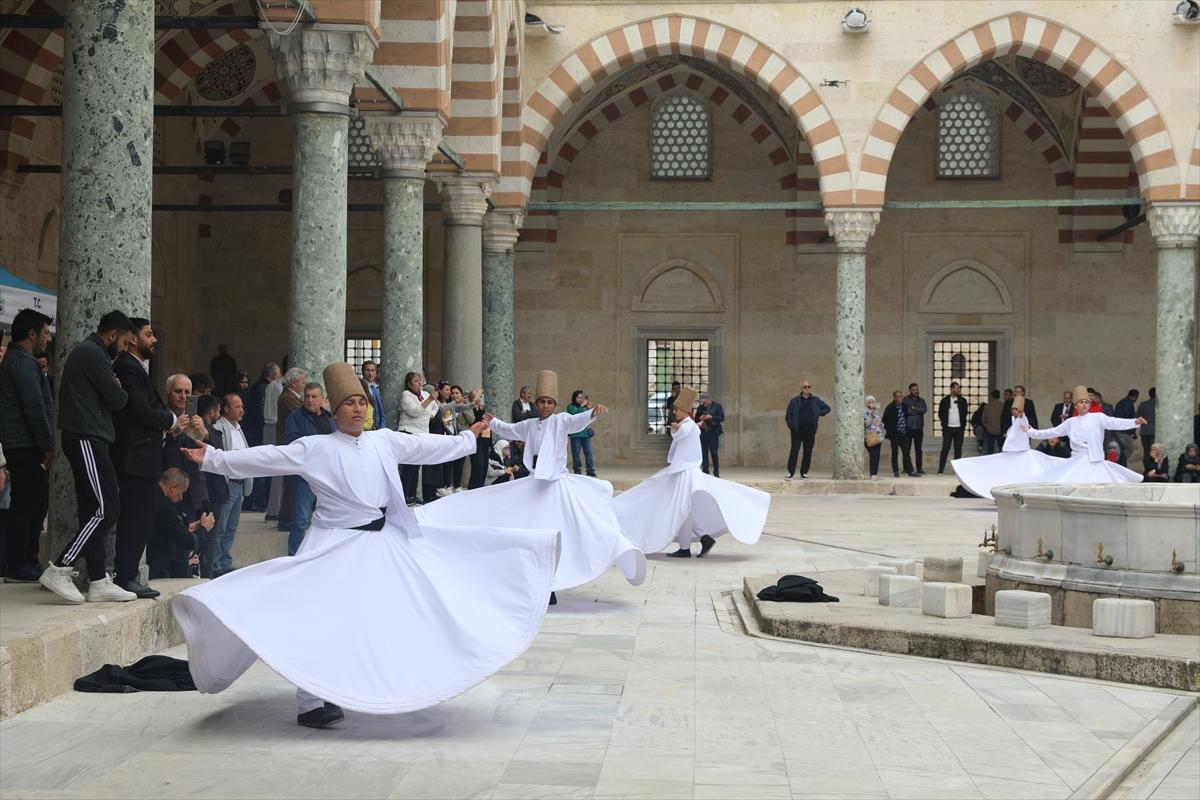 Edirne'de cuma namazı sonrası sema gösterisi