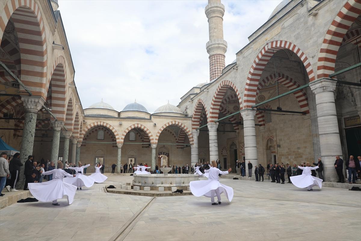 Edirne'de cuma namazı sonrası sema gösterisi
