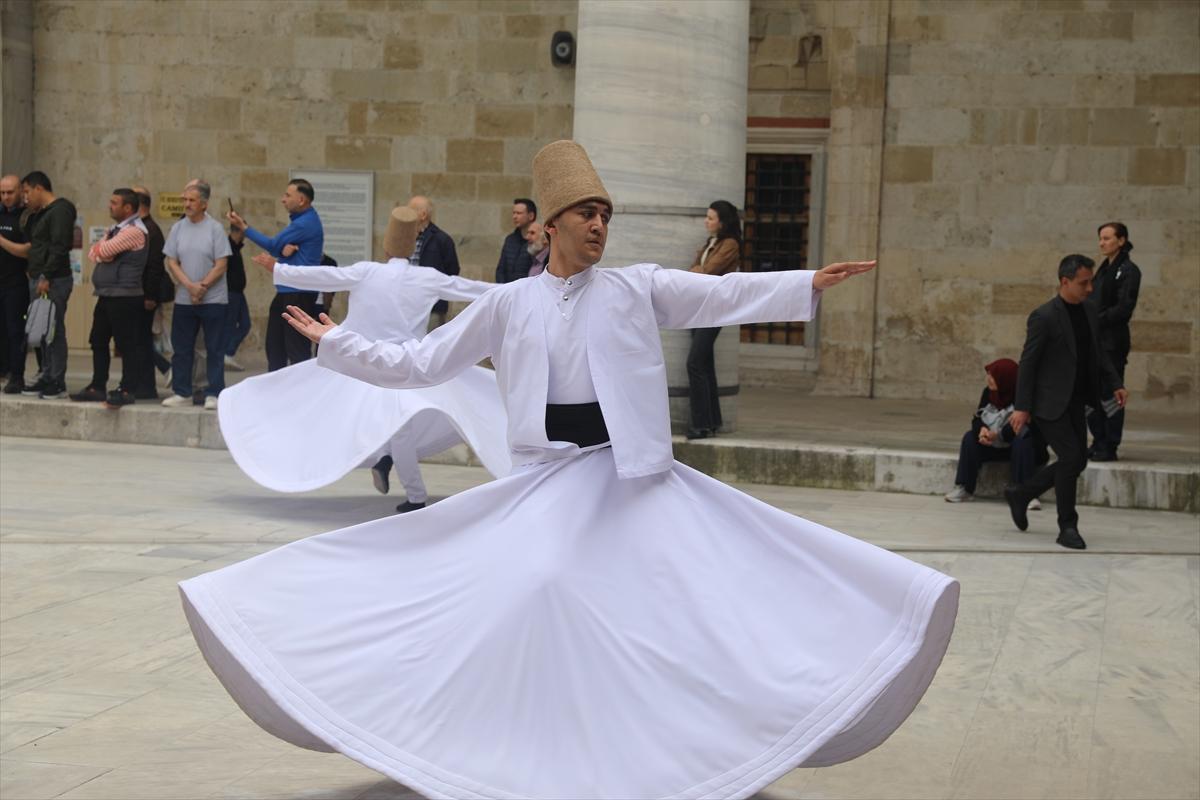 Edirne'de cuma namazı sonrası sema gösterisi