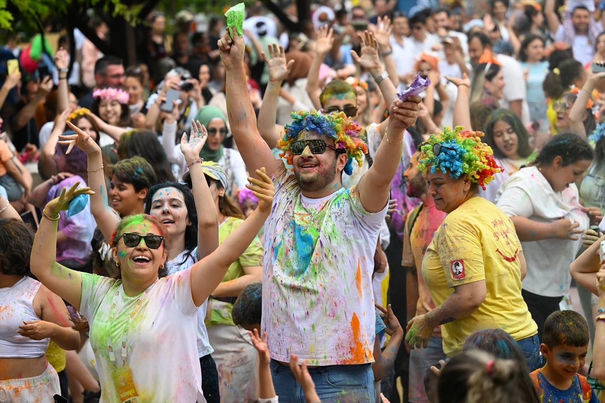 Adana'da Portakal Çiçeği Karnavalı'ndan renkli görüntüler
