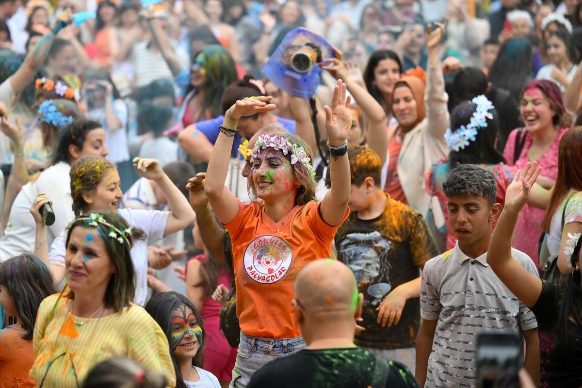 Adana'da Portakal Çiçeği Karnavalı'ndan renkli görüntüler