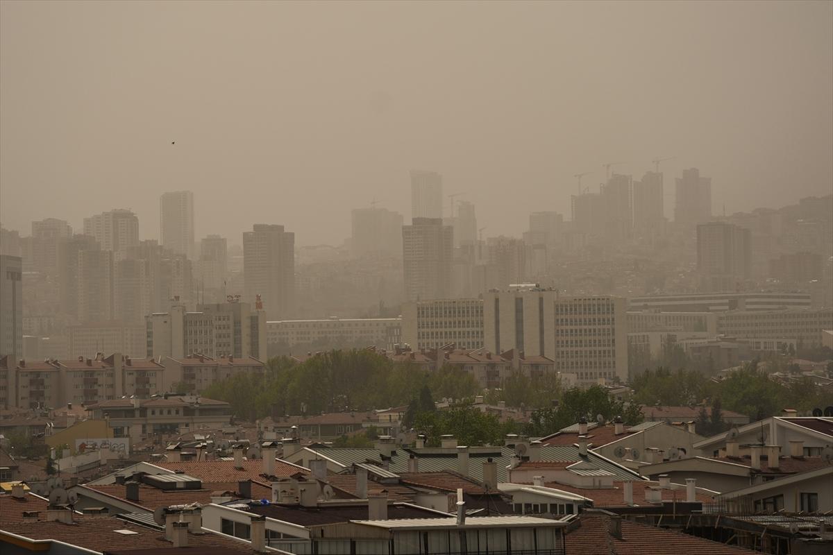 Ankara'yı etkileyen toz taşınımından kareler