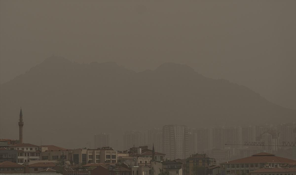 Ankara'yı etkileyen toz taşınımından kareler