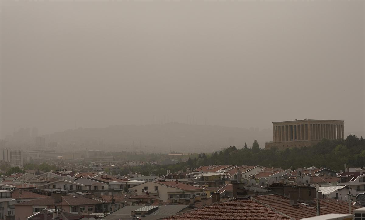 Ankara'yı etkileyen toz taşınımından kareler