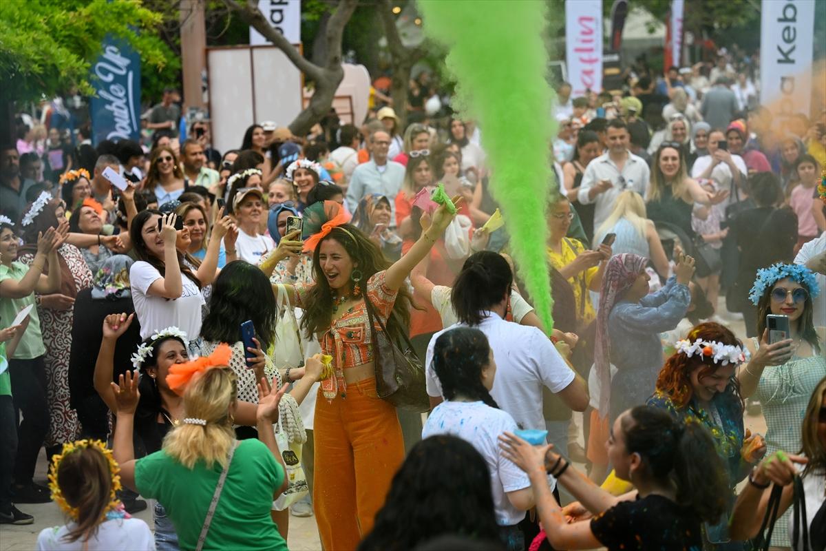 Adana'da Portakal Çiçeği Karnavalı'ndan renkli görüntüler