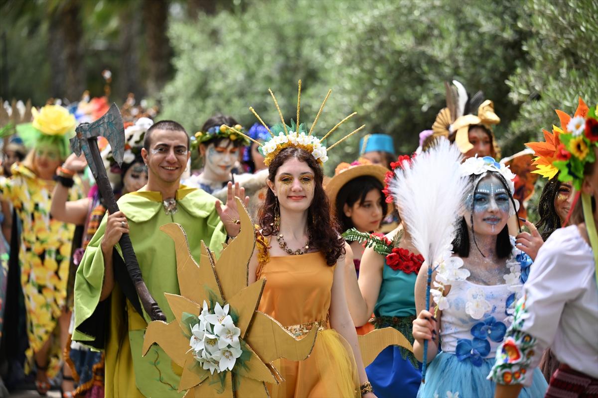 Adana'da Portakal Çiçeği Karnavalı'ndan renkli görüntüler