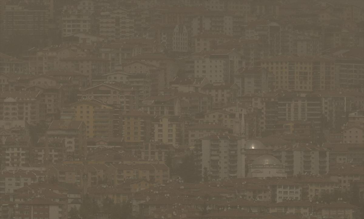 Ankara'yı etkileyen toz taşınımından kareler