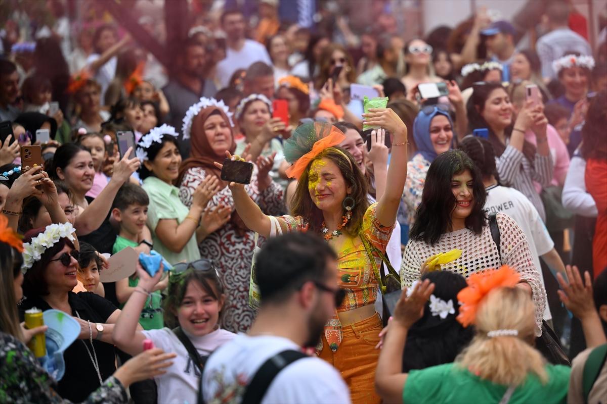 Adana'da Portakal Çiçeği Karnavalı'ndan renkli görüntüler