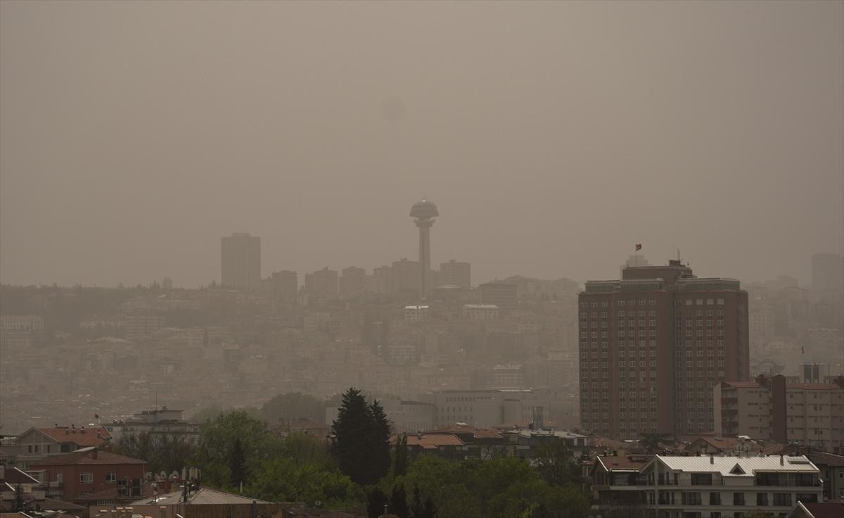 Ankara'yı etkileyen toz taşınımından kareler