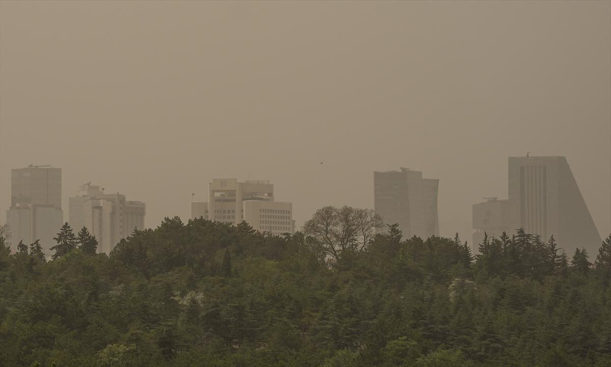 Ankara'yı etkileyen toz taşınımından kareler