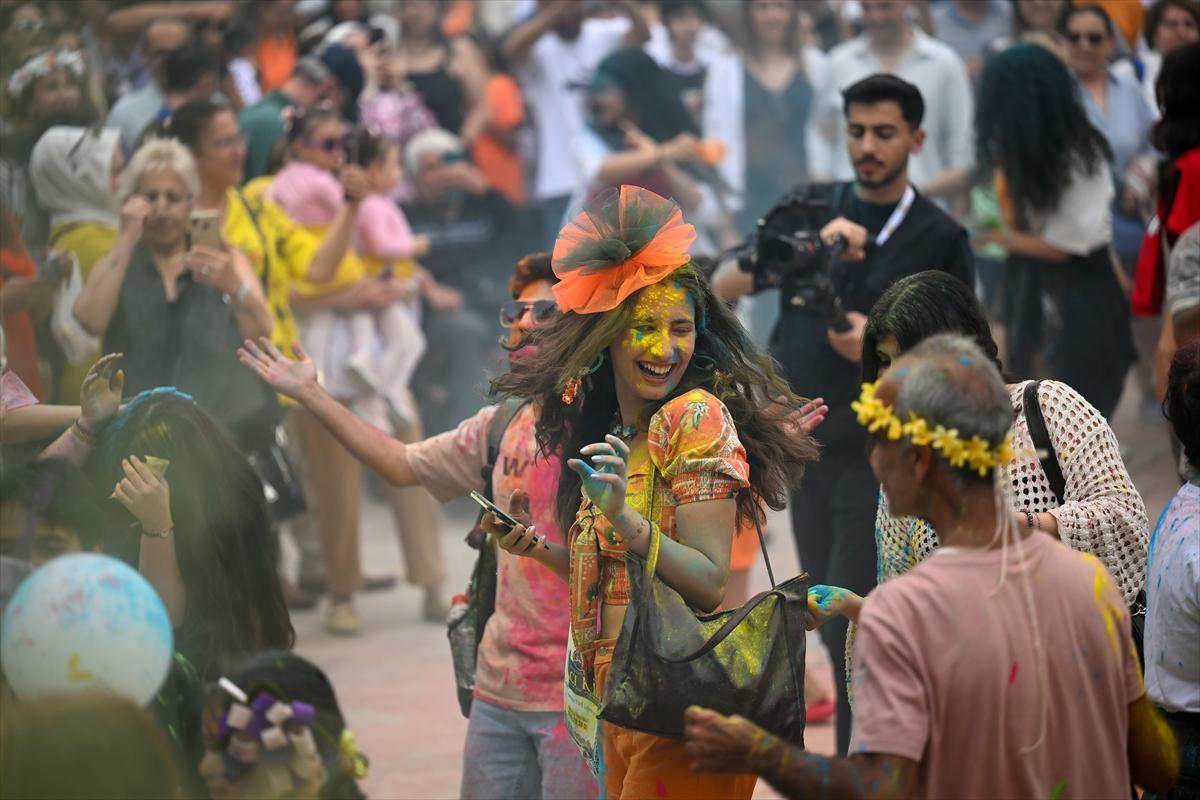 Adana'da Portakal Çiçeği Karnavalı'ndan renkli görüntüler