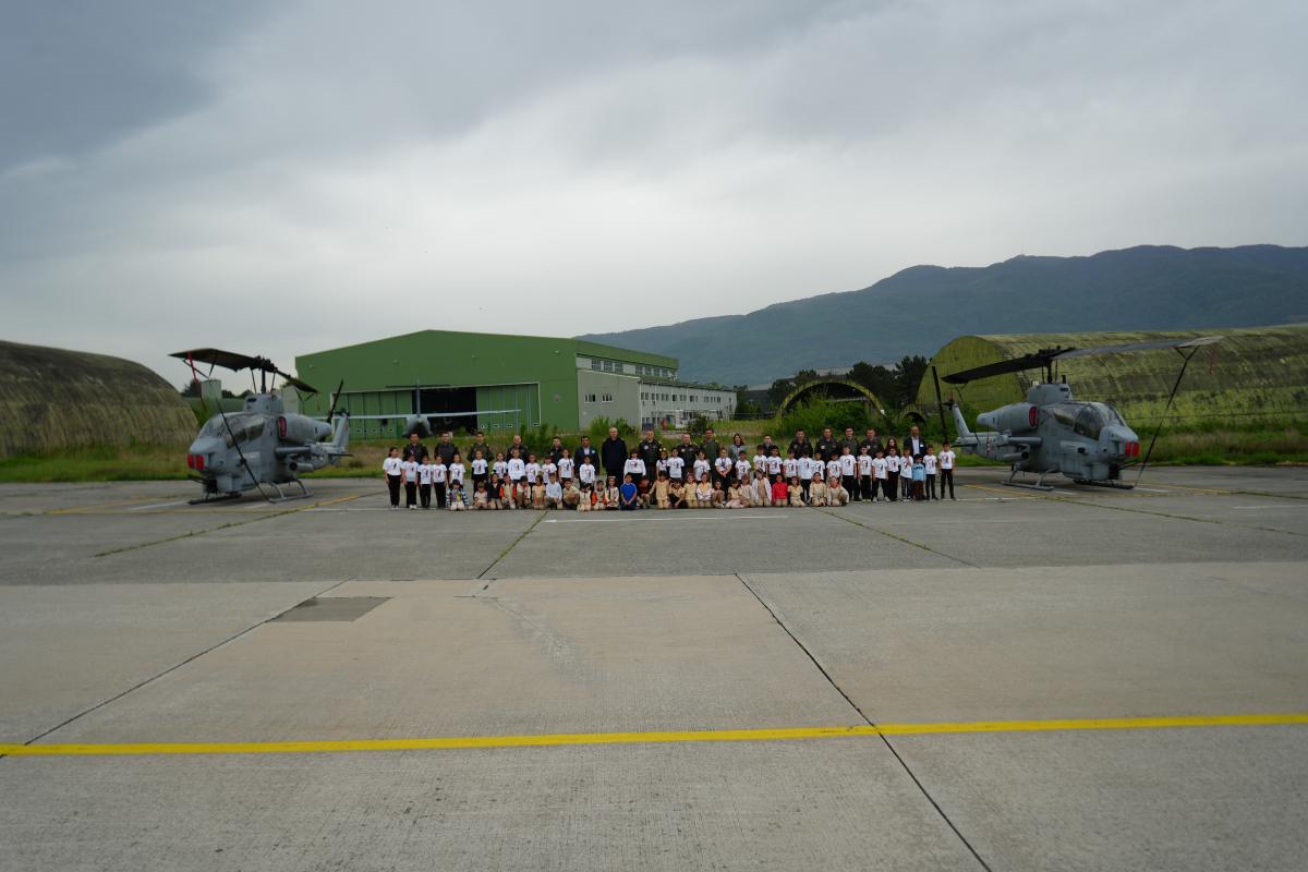 Pilotlardan çocuklara 23 Nisan jesti