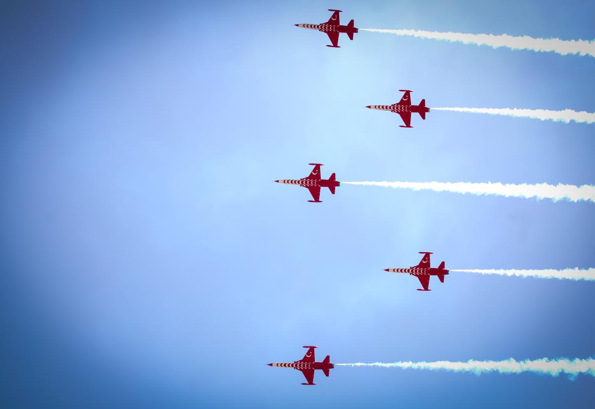 Pilotlardan çocuklara 23 Nisan jesti