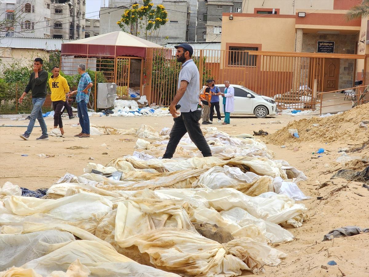 Gazze'de İsrail katliamı: Toplu mezardan cesetler çıkmaya devam ediyor