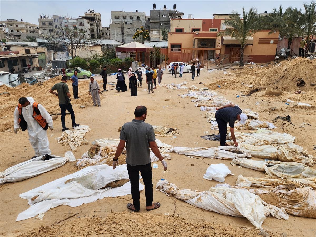 Gazze'de İsrail katliamı: Toplu mezardan cesetler çıkmaya devam ediyor