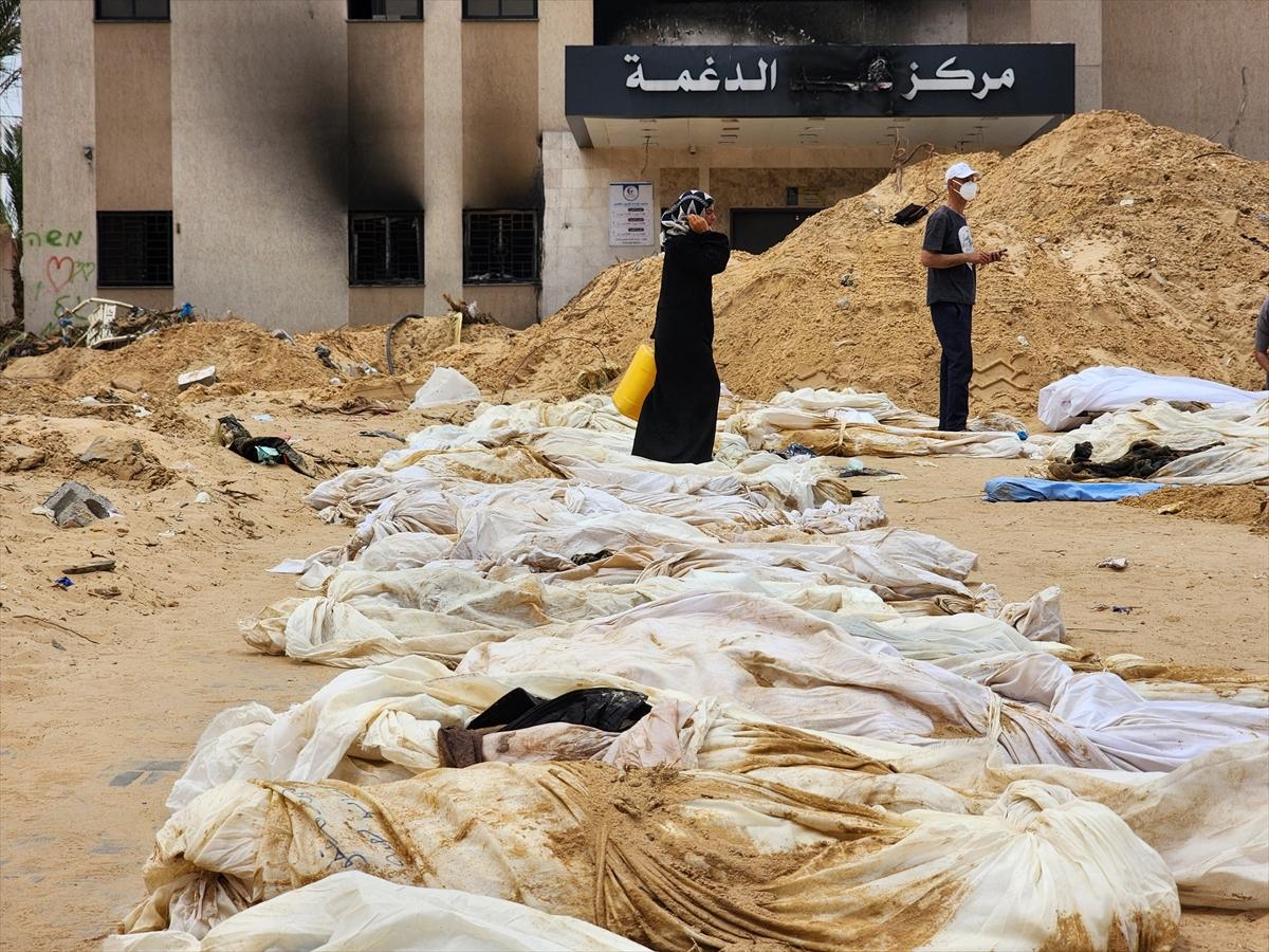 Gazze'de İsrail katliamı: Toplu mezardan cesetler çıkmaya devam ediyor