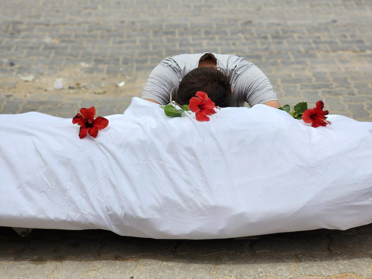 Gazze'de İsrail katliamı: Toplu mezardan cesetler çıkmaya devam ediyor