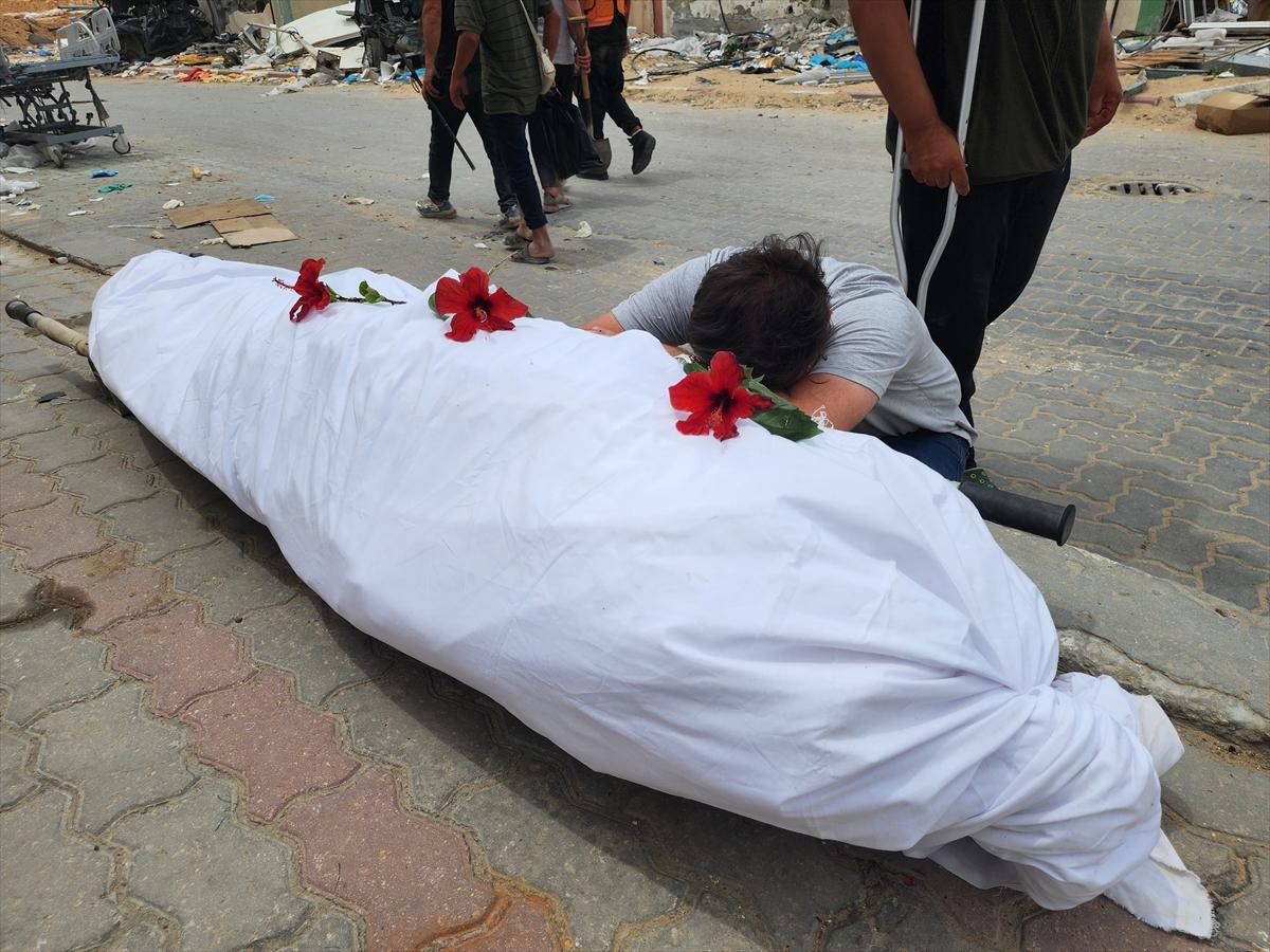 Gazze'de İsrail katliamı: Toplu mezardan cesetler çıkmaya devam ediyor