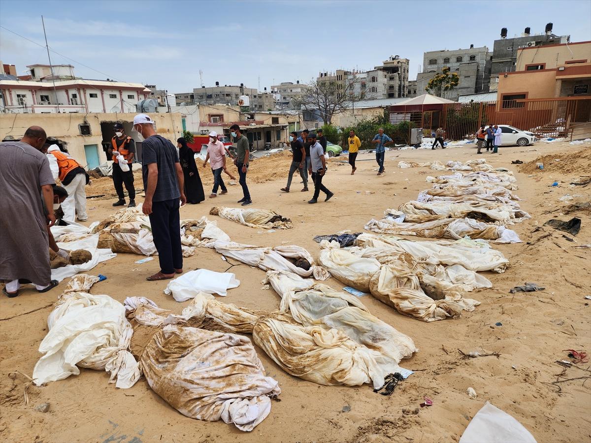 Gazze'de İsrail katliamı: Toplu mezardan cesetler çıkmaya devam ediyor