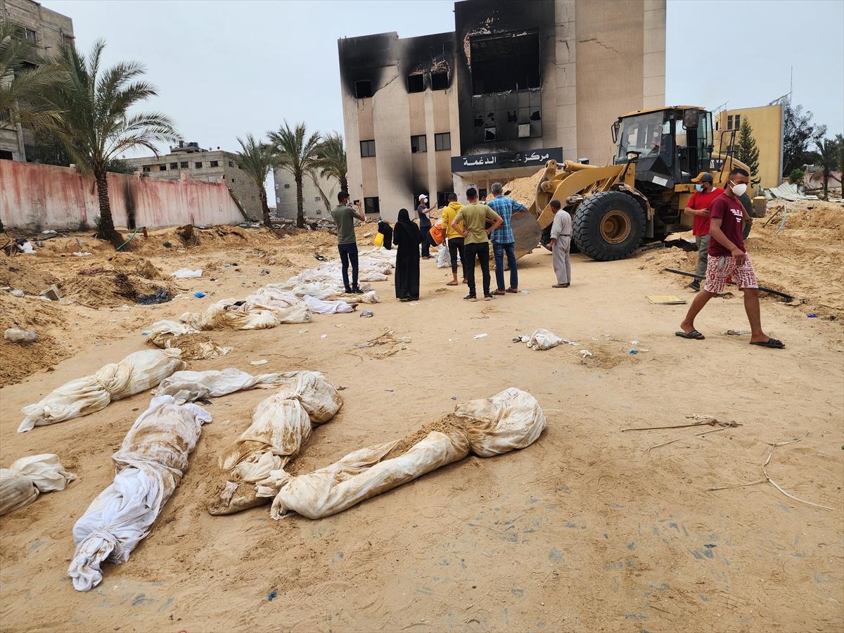 Gazze'de İsrail katliamı: Toplu mezardan cesetler çıkmaya devam ediyor