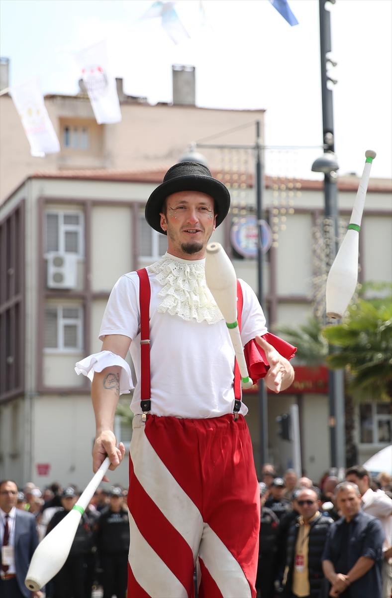 Manisa'da Mesir Macunu Festivali: Halka 7 ton macun saçıldı