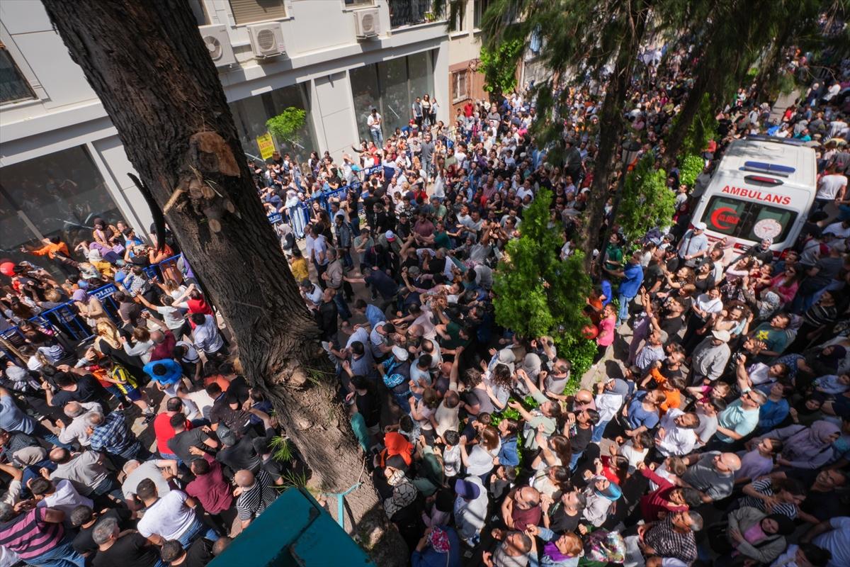 Manisa'da Mesir Macunu Festivali: Halka 7 ton macun saçıldı