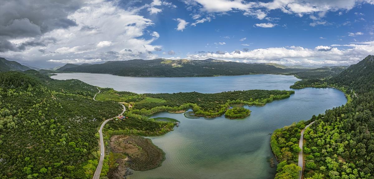 Isparta'da yeşile büründü: Kovada gölü eşsiz manzarasıyla büyülüyor