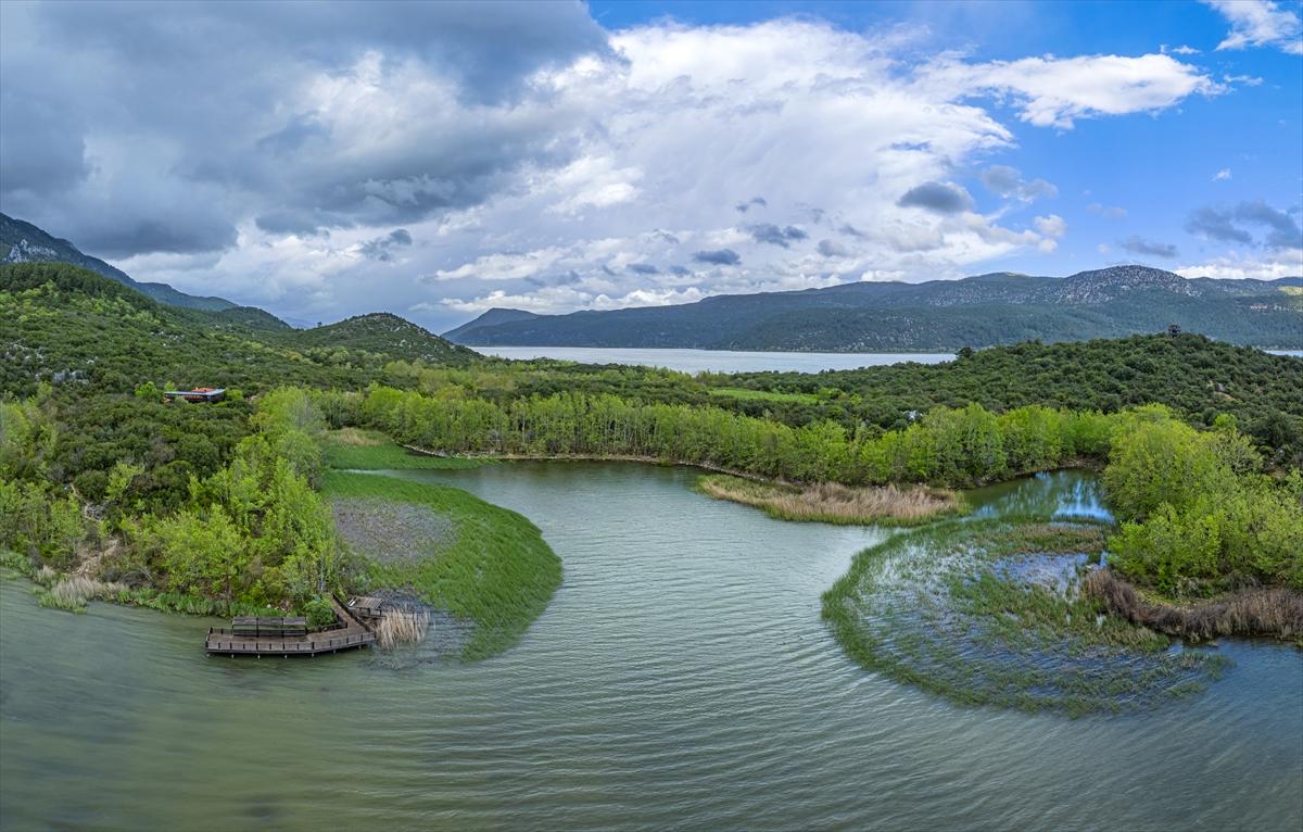 Isparta'da yeşile büründü: Kovada gölü eşsiz manzarasıyla büyülüyor