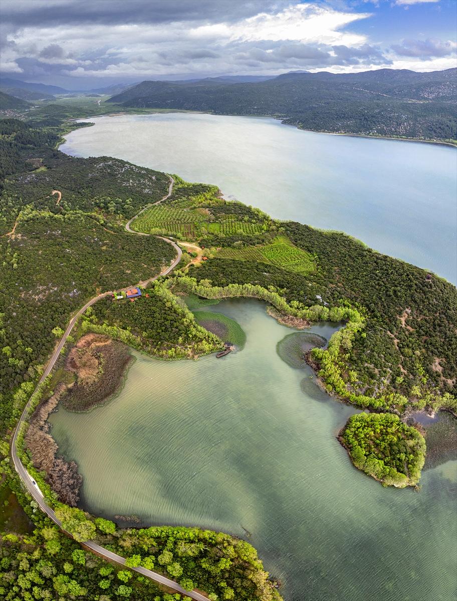 Isparta'da yeşile büründü: Kovada gölü eşsiz manzarasıyla büyülüyor